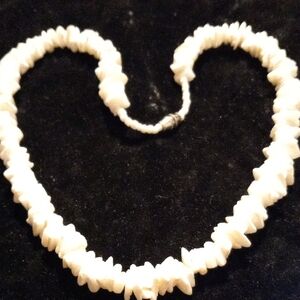 Vintage White Shell Necklace 16 In Long.